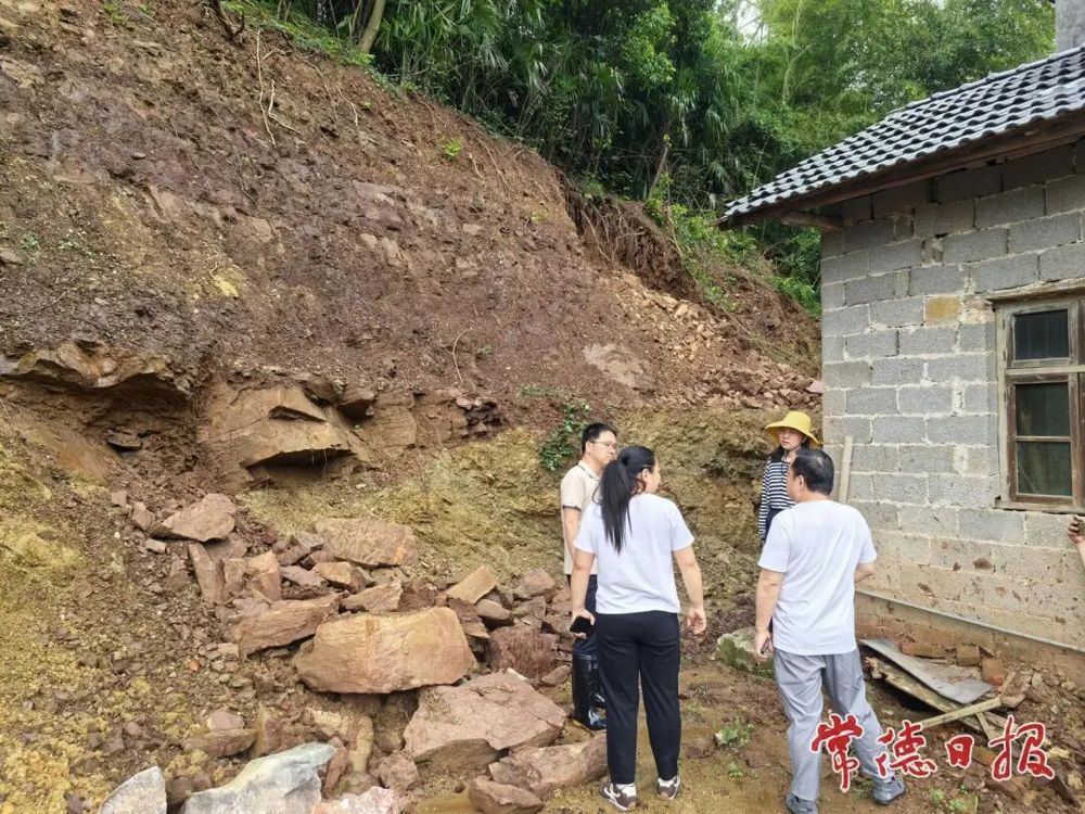 工作组巡查地灾隐患点