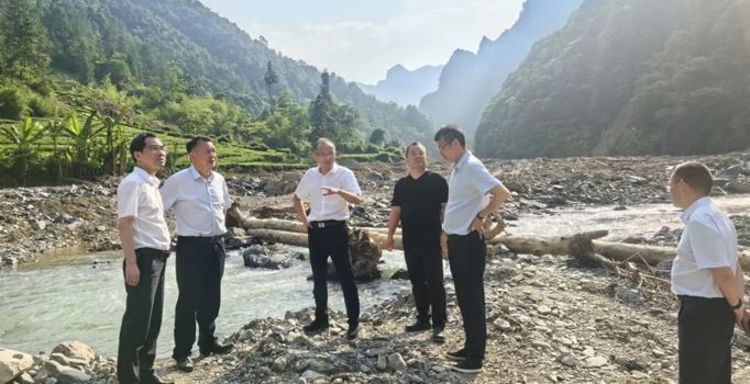 邱献兵调研指导地质灾害防治工作