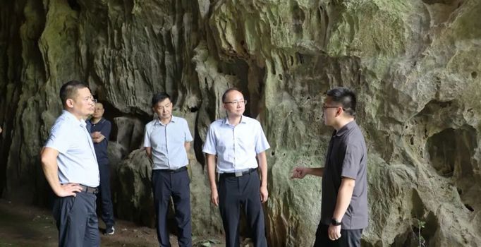 邱献兵督导溶洞排查整治工作